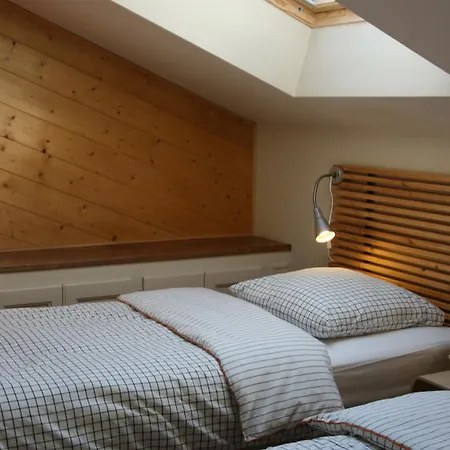 Bed & Breakfast Chalet Les Pelerins 2*